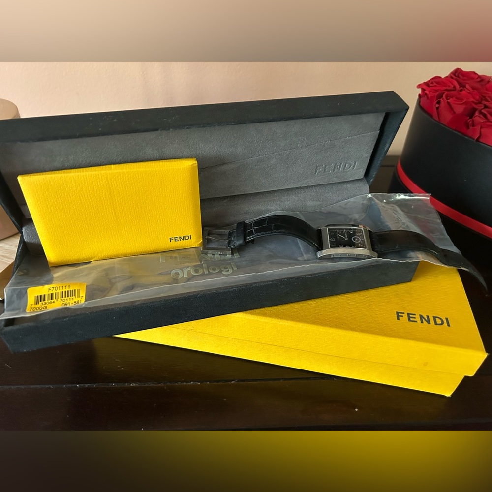Black Orologi Fendi Leather Strap Watch with Silver Face